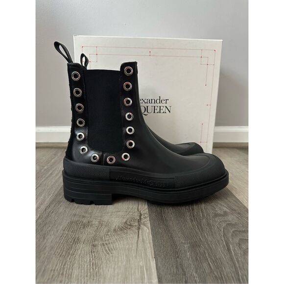 NWT Alexander McQueen Leather Grommet Eyelet Detailed Chelsea Boots Black Sz 45